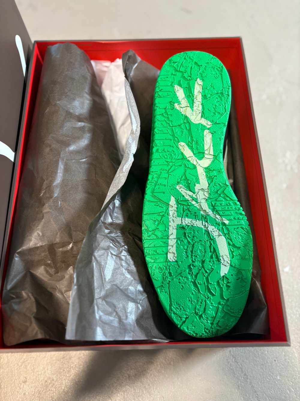 Jordan CJ1 T-Rexx 'Green Spark' by Travis Scott - Picture 2 of 4